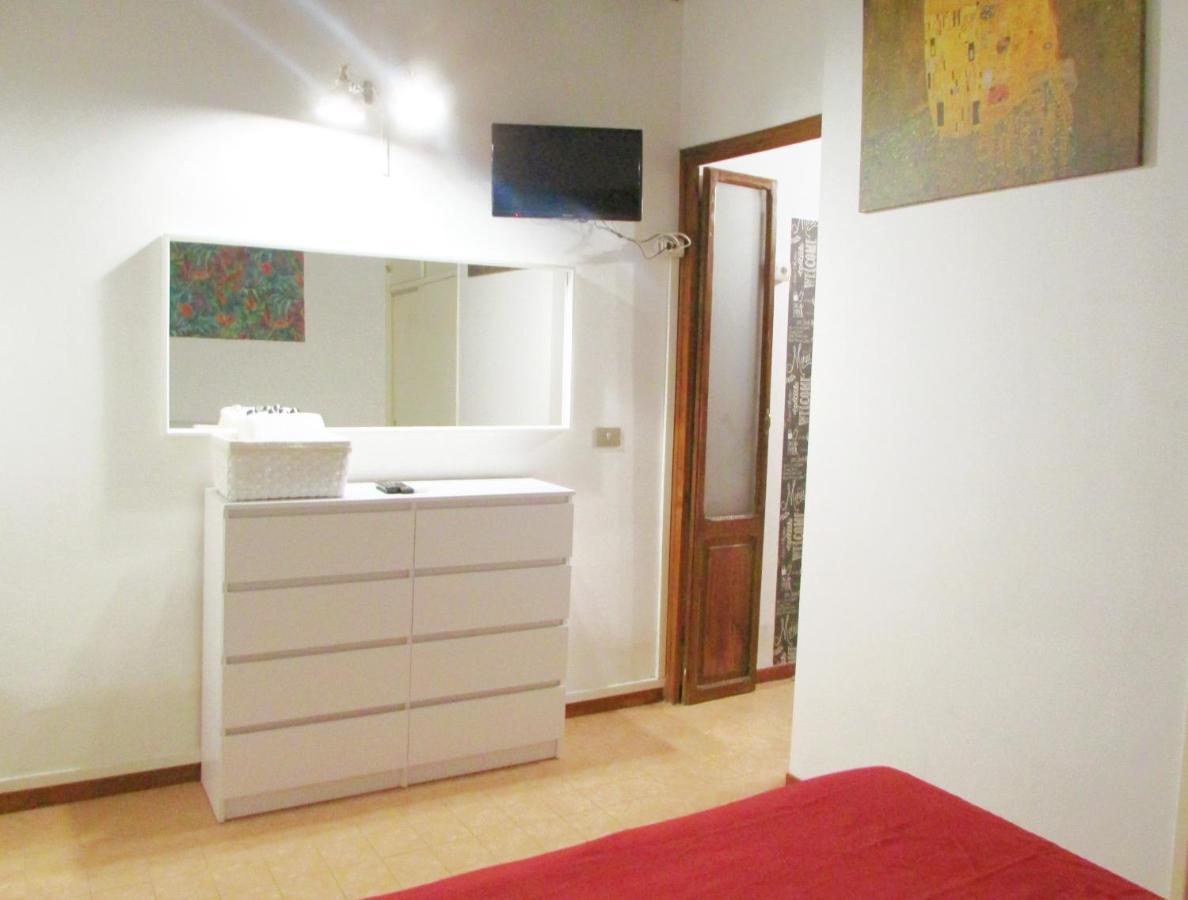 רומא Colosseum Country Chic Apartment מראה חיצוני תמונה